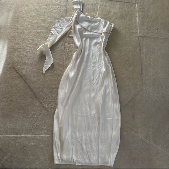 Lulus Dresses & Skirts - Lulu's One Shoulder White Dress